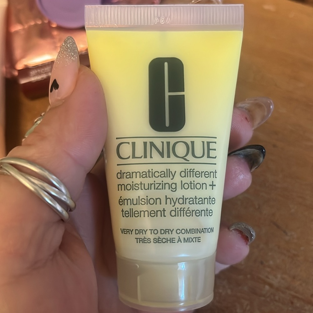 Clinique Makeup Set with Pink Cosmetic Bag - Picture 3 of 12